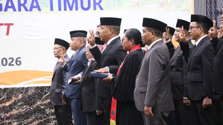 Gubernur NTT Melki Laka Lena  Kukuhkan 35 Pejabat Pimpinan Tinggi Pratama