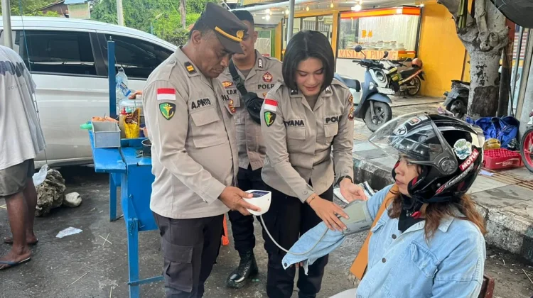Dukung Arus Mudik, Biddokkes Polda NTT Laksanakan Cek Kesehatan Bagi Masyarakat