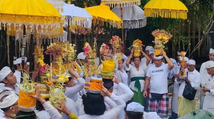 Sambut Hari Suci Nyepi, PHDI Kota Kupang Gelar Upacara Melasti