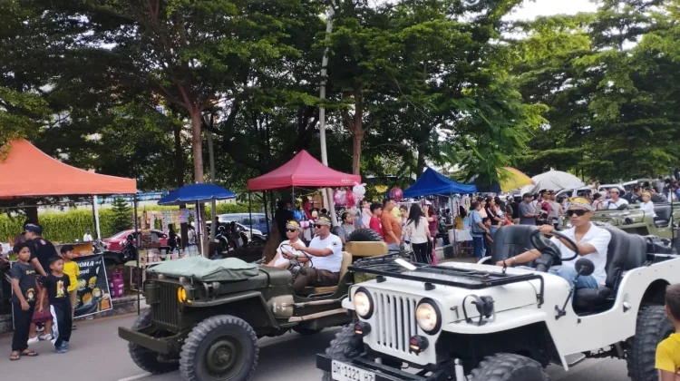Konvoi Jeep Willis Semarakkan Pawai Ogoh-Ogoh di Kota Kupang