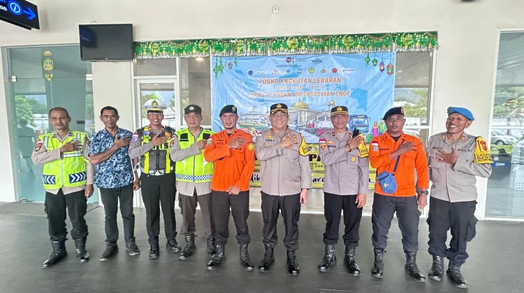 Kapolres Ende Tinjau Langsung Posko Terpadu di Bandara Ende