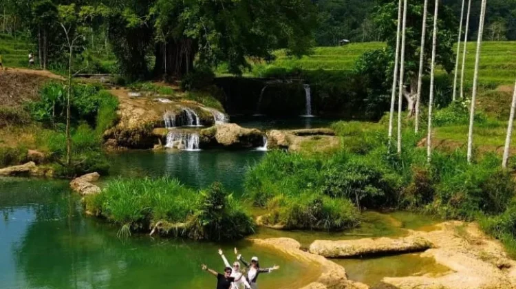 Surga Tersembunyi Wejewa Timur, Air Terjun Waikacura Pikat Wisatawan