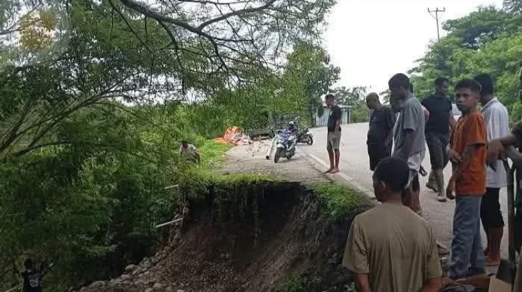 Jalan Negara Camplong Terancam Putus Ganggu Mobilitas Warga