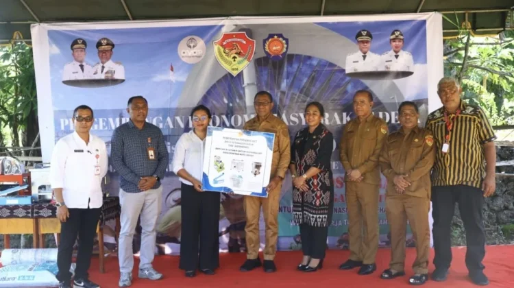 Wagub NTT Salurkan Bantuan Alat Produksi