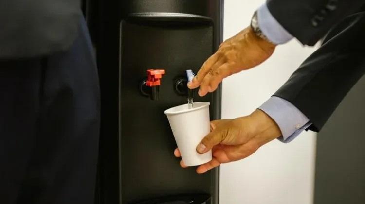 Lindungi Kesehatan dari BPA, Pilih Dispenser Air yang Tepat