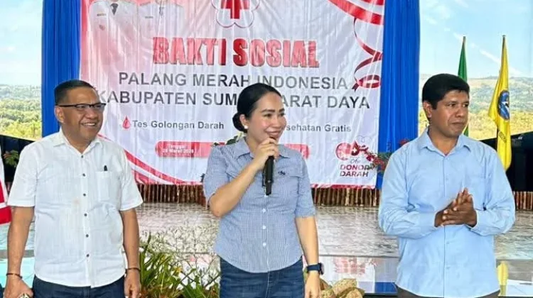 Bupati Ratu Wulla Tinjau Bakti Sosial PMI SBD