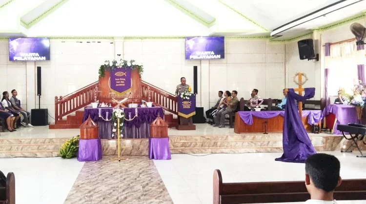 Minggu Kasih Jadi Ruang Silaturahmi Polsek Rote Barat dan Jemaat