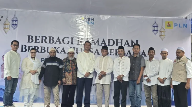PLN Sumba Nyalakan Energi untuk Kelompok Dhuafa di Waingapu