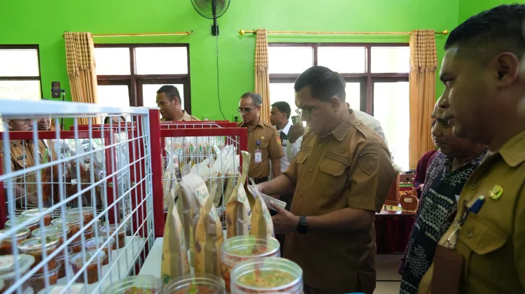 NTT Mart SMKN 1 Kefamenanu Jadi Pusat Produk Siswa