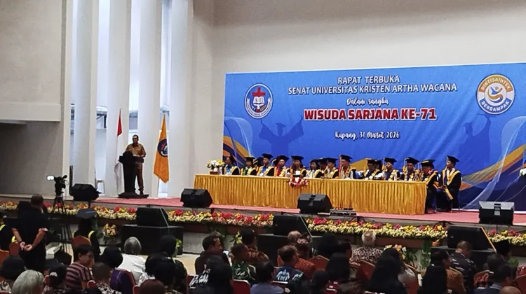 Hadiri Wisuda UKAW, Gubernur NTT Ajak Wisudawan Ciptakan Lapangan Kerja