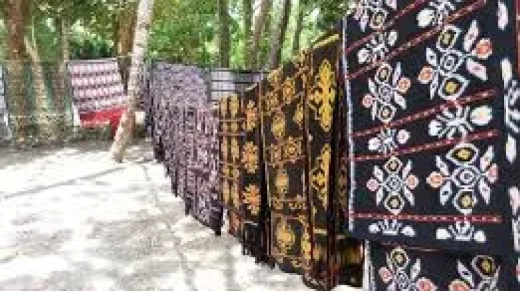 Tenun Ikat Rote Ndao Jadi Daya Tarik
