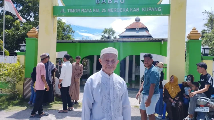 Umat Muslim Berbagi Air Minum, Wujud Nyata Toleransi di Prosesi Paskah Kab. Kupang
