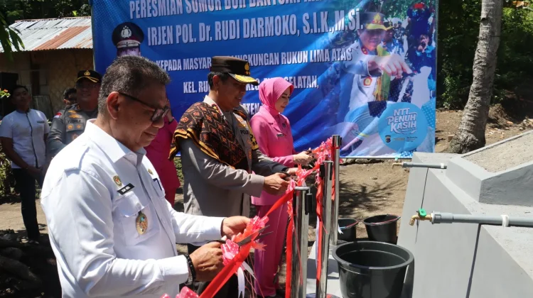 Kapolda NTT Resmikan Sumur Bor di Ende Selatan