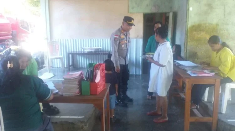 Kapolsek Maulafa Pantau Langsung MBG di Posyandu BTN