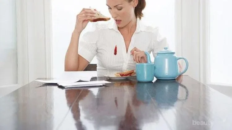 Tips Sederhana Menghilangkan Noda Saus Tomat di Baju
