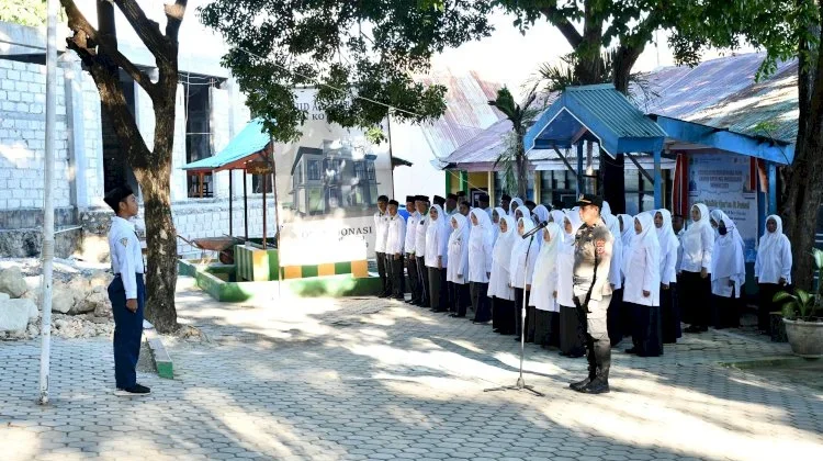 Dirbinmas Polda NTT: Bangun Karakter Generasi Muda Melalui Upacara Bendera