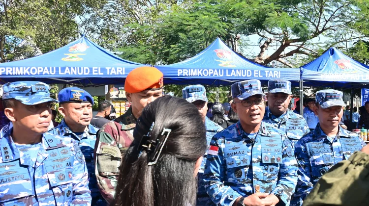 Lanud El Tari Gelar Bakti Sosial dan Bazar Murah Peringati HUT ke-80 TNI AU