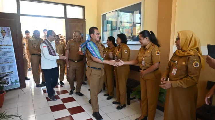 Bupati Kupang Tekankan Pentingnya Pemerataan Guru di Sekolah