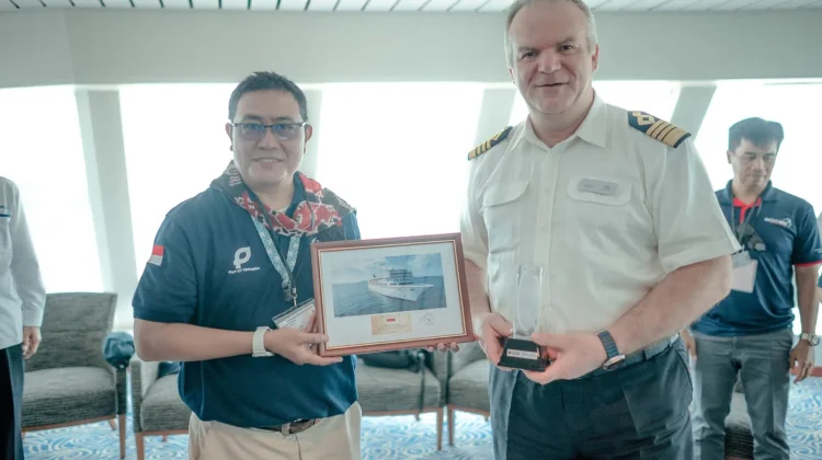 Kapal Pesiar Asing Sandar, Pelindo Waingapu Promosikan Destinasi Wisata