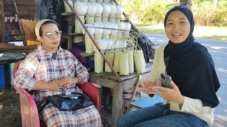 Masyarakat Oebelo Terus Melestarikan Potensi Garam Lokal Tradisional