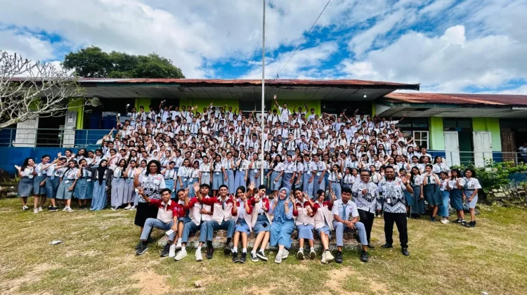 Siswa SMA Negeri 1 Lobalain Menanti Kelulusan