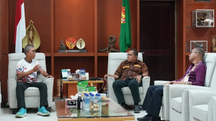 Frans Lumentut Ungkap Ketimpangan Akses Sekolah ke Gubernur NTT