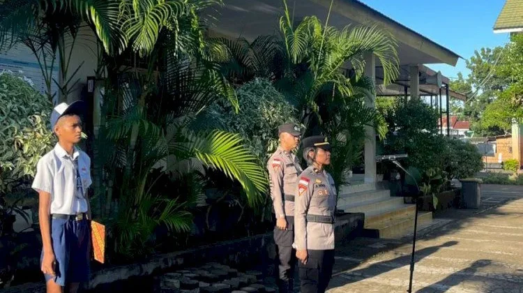 Polisi Jadi Irup di SMP St Familia Kupang Tanamkan Disiplin Berlalu Lintas