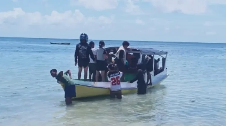 Pulau tanpa Listrik, Siswa SD Negeri Nuse Harus Menyeberang Laut Demi Ikut TKA