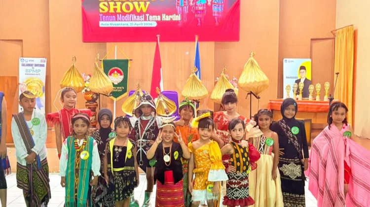 Sambut Hari Kartini, DWP BPMP NTT Gelar Lomba Fashion Tenun