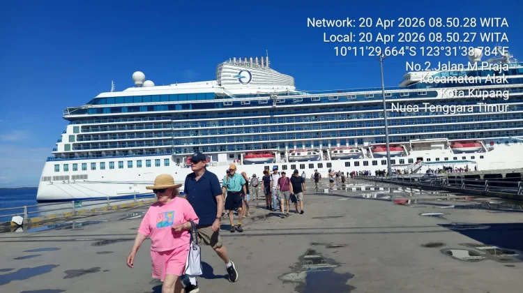 Kapal Oceania Vista Bawa Ribuan Wisatawan ke Kupang Dorong Ekonomi dan Pariwisata