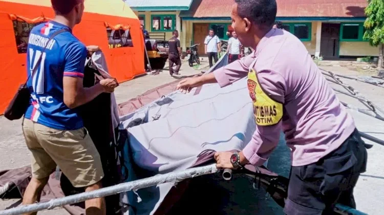 Bhabinkamtibmas Hadir di tengah Bencana Gempa Bumi di Adonara Timur