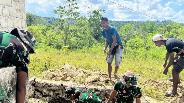Babinsa Kodim 1629 Awasi Pembangunan Koperasi Merah Putih