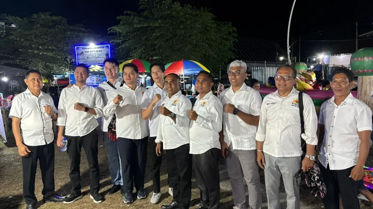 Kunjungi Pameran UMKM, KADIN Rote Ndao Beri Motivasi Pelaku Usaha