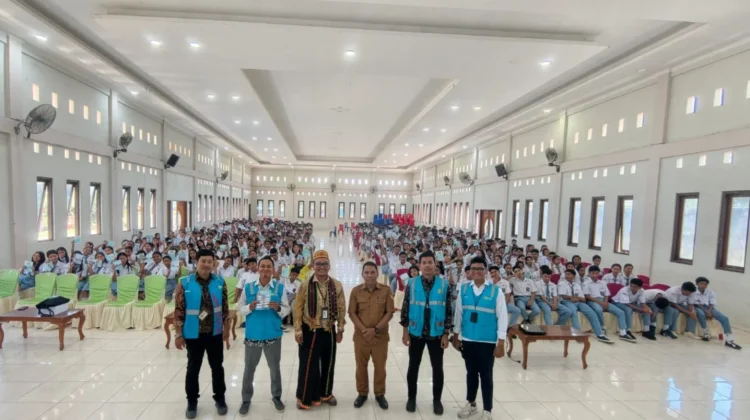 PLN Labuan Bajo Edukasi 500 Pelajar menuju Kota Super Hijau