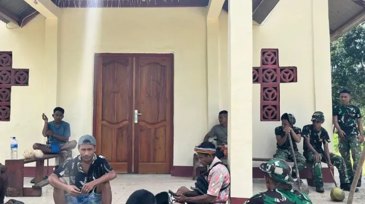 Satgas  Gandeng Warga Desa Umbu Wangu Sukseskan  Program TMMD
