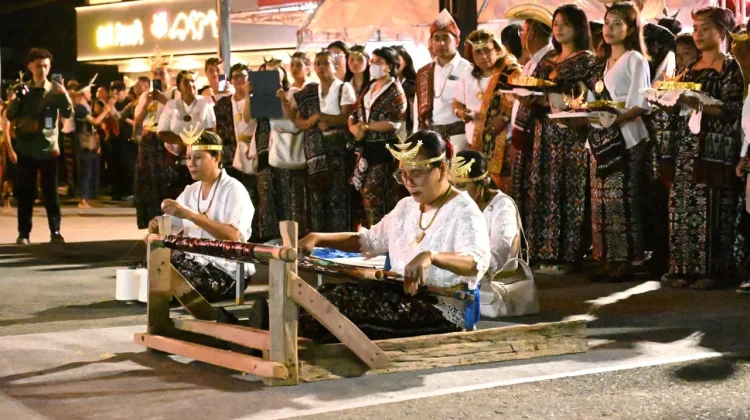 Pemerintah Kota  Kupang Menggelar Karnaval Etnis Budaya