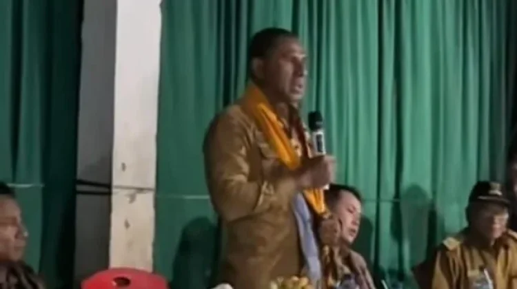 Wagub NTT Johni Asadoma Melakukan Kunjungan ke Desa Treweng