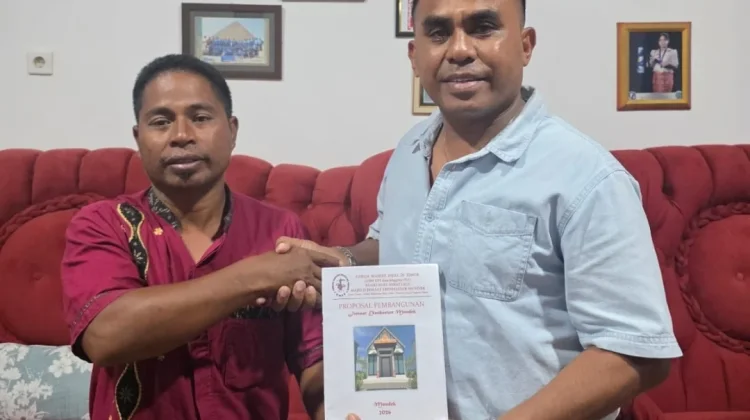 Dukung Pelayanan Gereja, Simson Polin Bantu Pembangunan Gereja di Rote Ndao