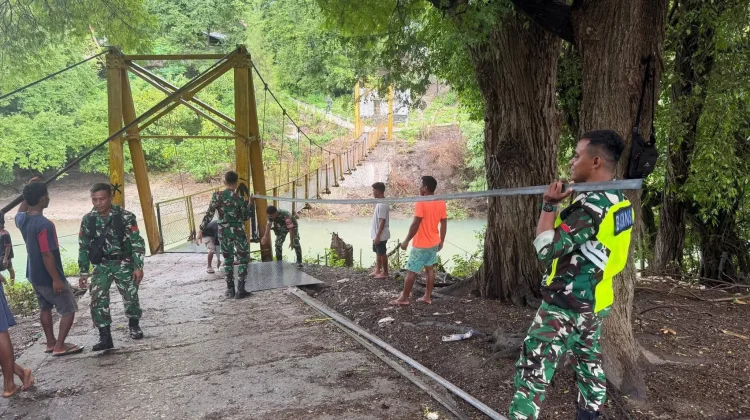 Kodim 1601/Sumba Timur dan Warga Percepat Pembangunan Jembatan Garuda