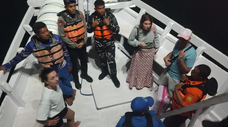 Insiden di Pulau Padar: Dua Turis Spanyol Lemas-Muntah di Kapal
