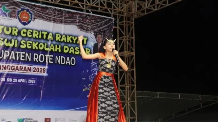 Siswa Tunjukkan Bakat Bertutur di Panggung HUT Rote Ndao