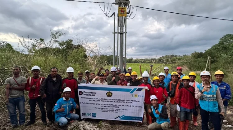 PLN Alirkan Listik ke Desa Kembang,  Anak Sekolah Semangat Belajar