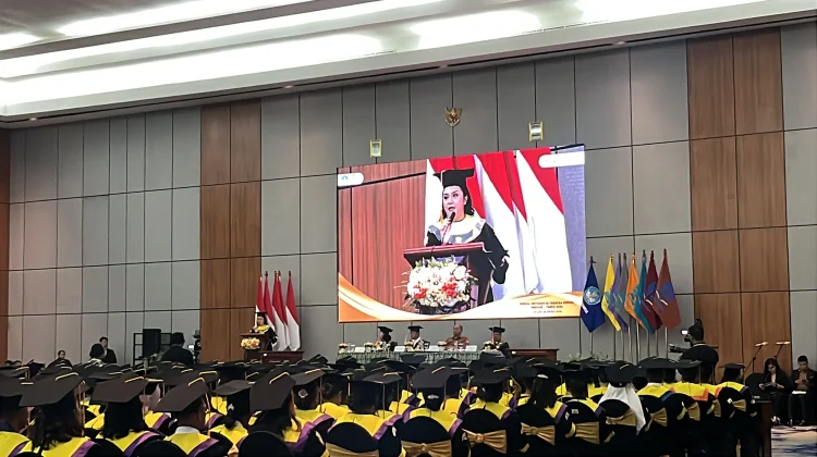 UT Kupang Wisuda 667 Lulusan Penuh Haru dan Bangga