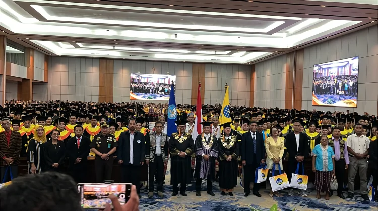 Perjuangan Mahasiswa Jadi Inspirasi di Wisuda Universitas Terbuka Kupang