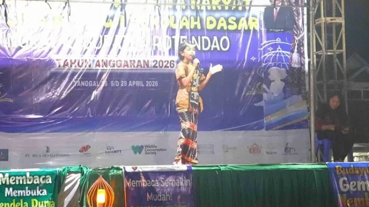 Siswa SD Tampilkan Cerita Rakyat di HUT Rote Ndao