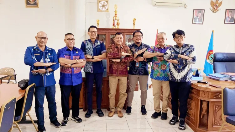 Wabup Sumba Timur Terima Audiensi ASDP Bahas Jalur Penyeberangan