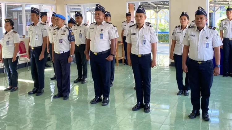 Lapas Kelas IIB Waikabubak Gelar Upacara Kenaikan Pangkat Pegawai