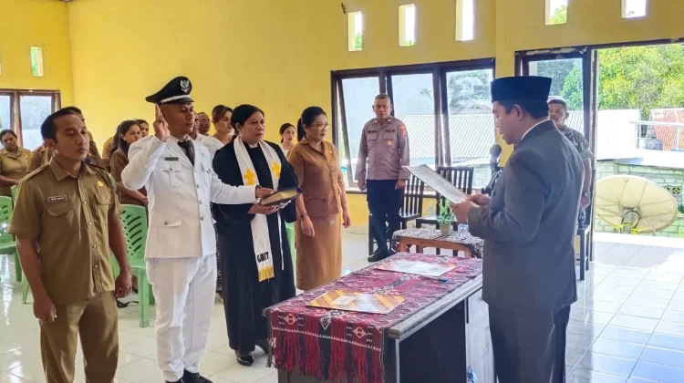Camat Lobalain Lantik Penjabat Kepala Desa Oelunggu