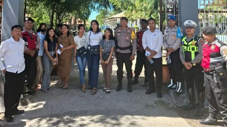 Polres Sumba Timur Patroli Amankan Pengumuman Kelulusan SMA