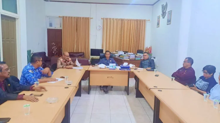 Sekda Sumba Timur Pimpin Rapat Persiapan Kunker Utusan Presiden